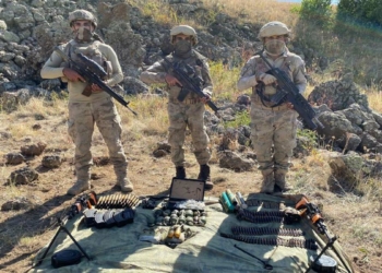 Tendürek'te PKK'ya ait çok sayıda silah ele geçirildi