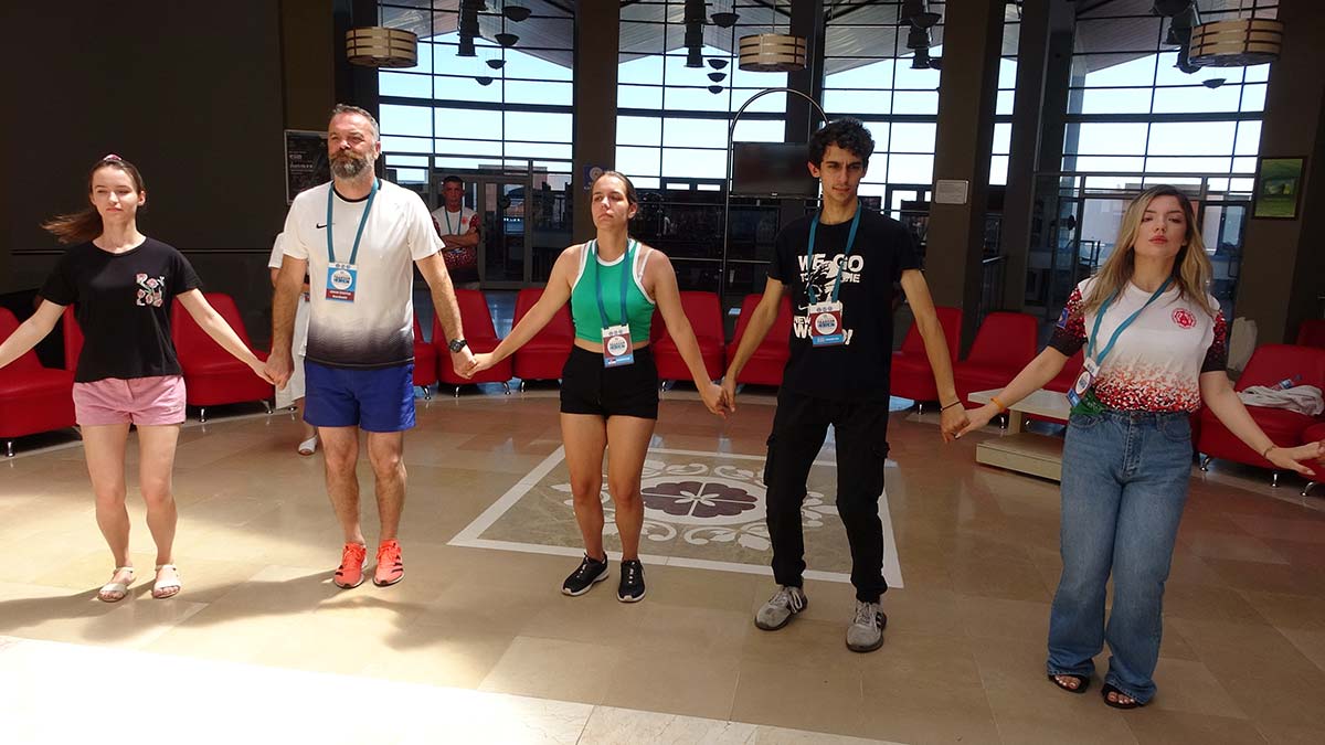 Trabzon'da 3 kıtaya horon dersi