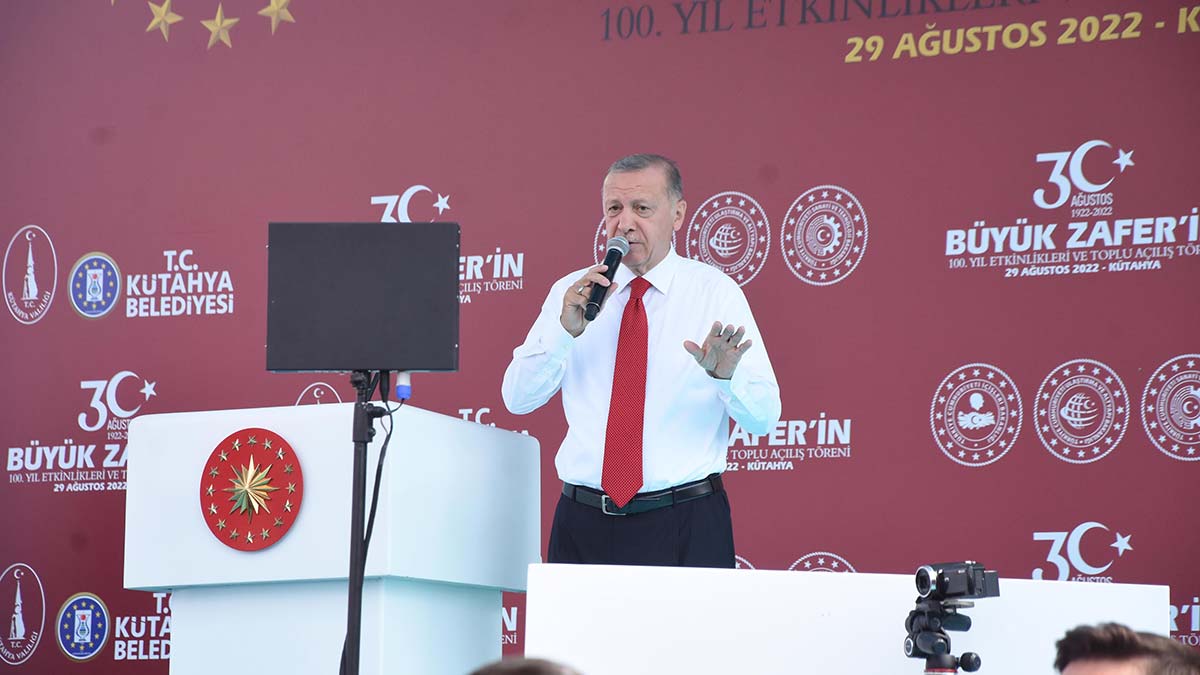 Türk'e kefen biçilemeyeceğini dünyaya ilan ettik