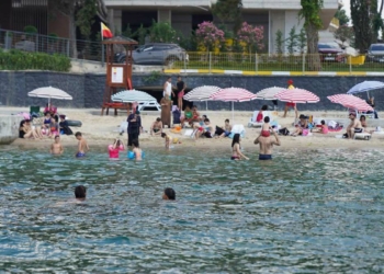 Tuzla Halk Plajı açıldı