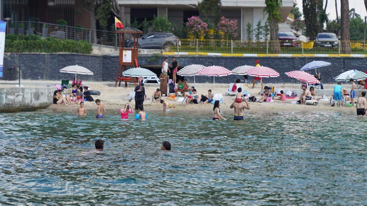 Tuzla Halk Plajı açıldı 