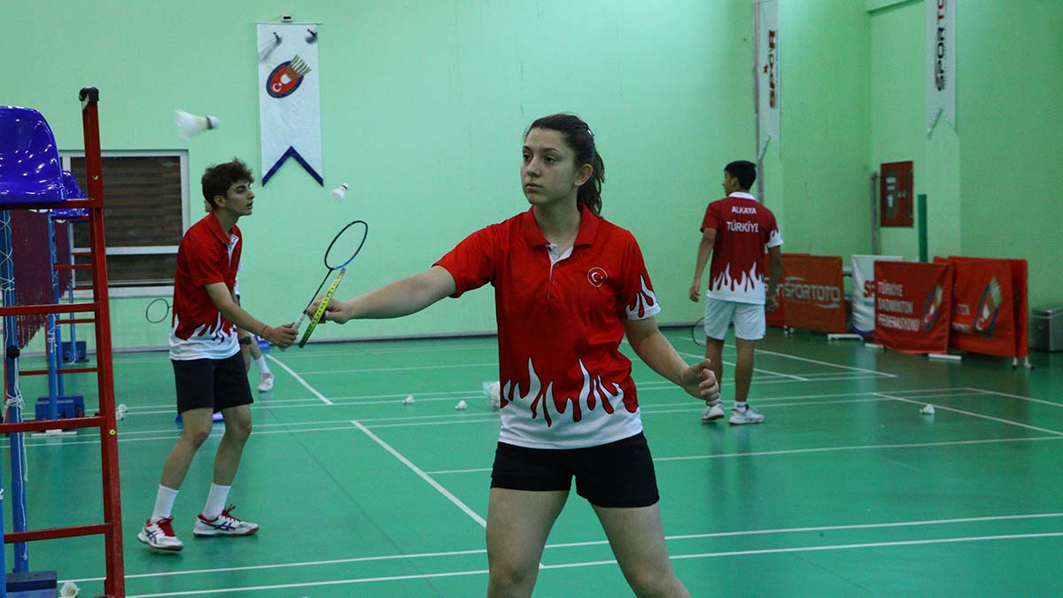 U19 Badminton Milli Takımı Sırbistan'a hazırlanıyor