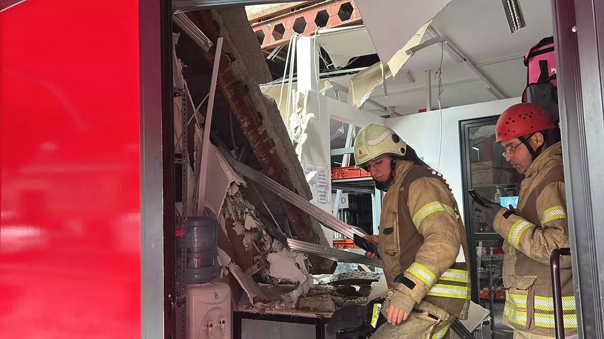 Üsküdar'da binanın 2'inci kat zemini çöktü; 1 yaralı