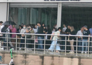 Üsküdar'da yağmura hazırlıksız yakalandılar