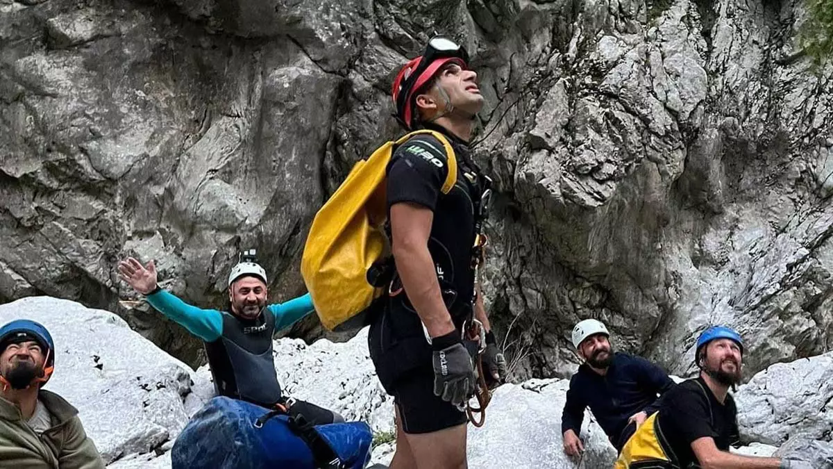 Valla kanyonu'nda mahsur kalan sporcular kurtarıldı