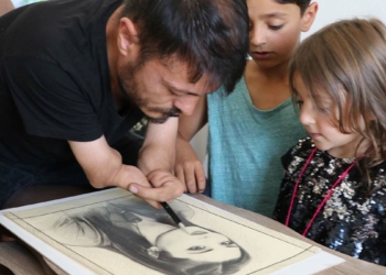 Vedat Kiyat, resimleriyle engelleri aştı