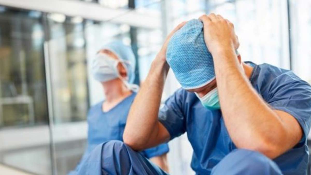 YÖK'ten şiddet gören sağlıkçılara hukuki destek