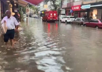 Yalova'da sağanak su baskınlarına yol açtı
