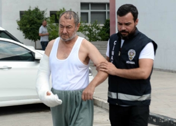 Yatalak annesini yastıkla boğarak öldürdü