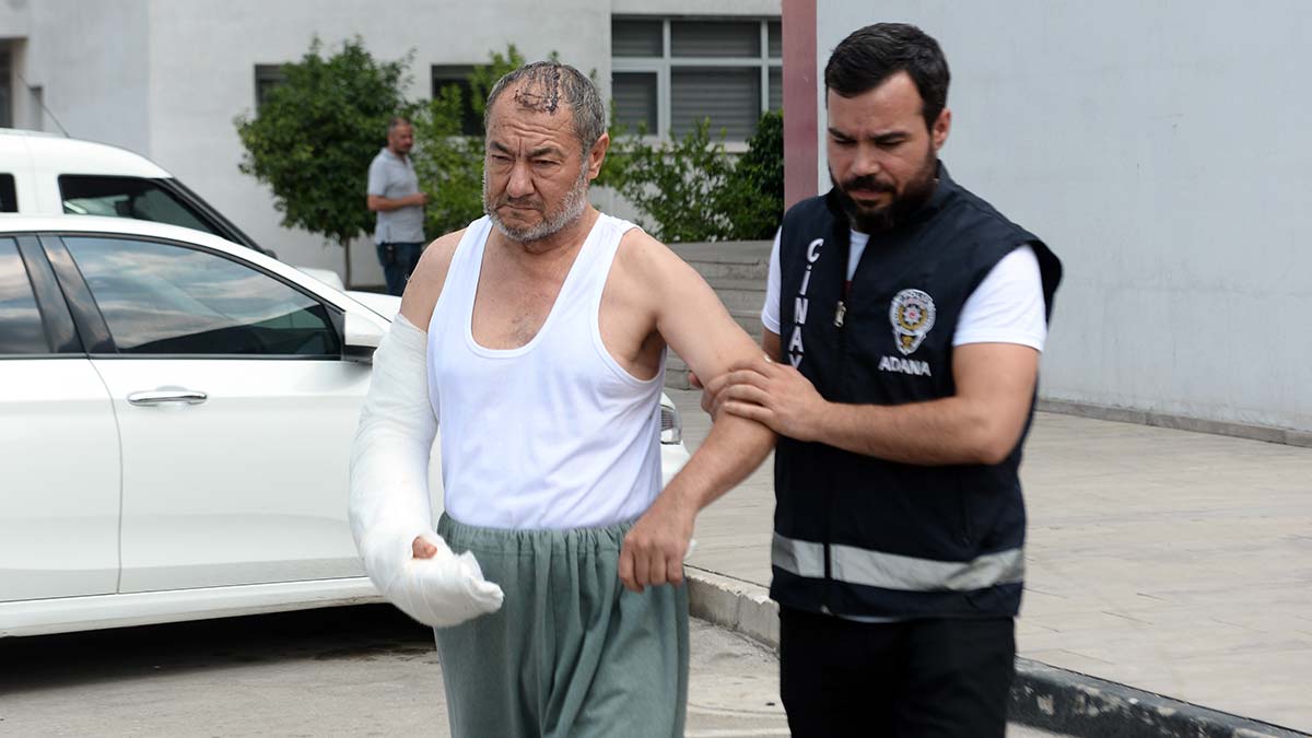 Yatalak annesini yastıkla boğarak öldürdü