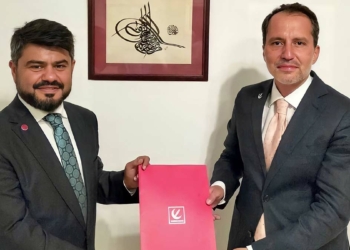 Yeniden Refah Partisi'nde bayrak değişimi