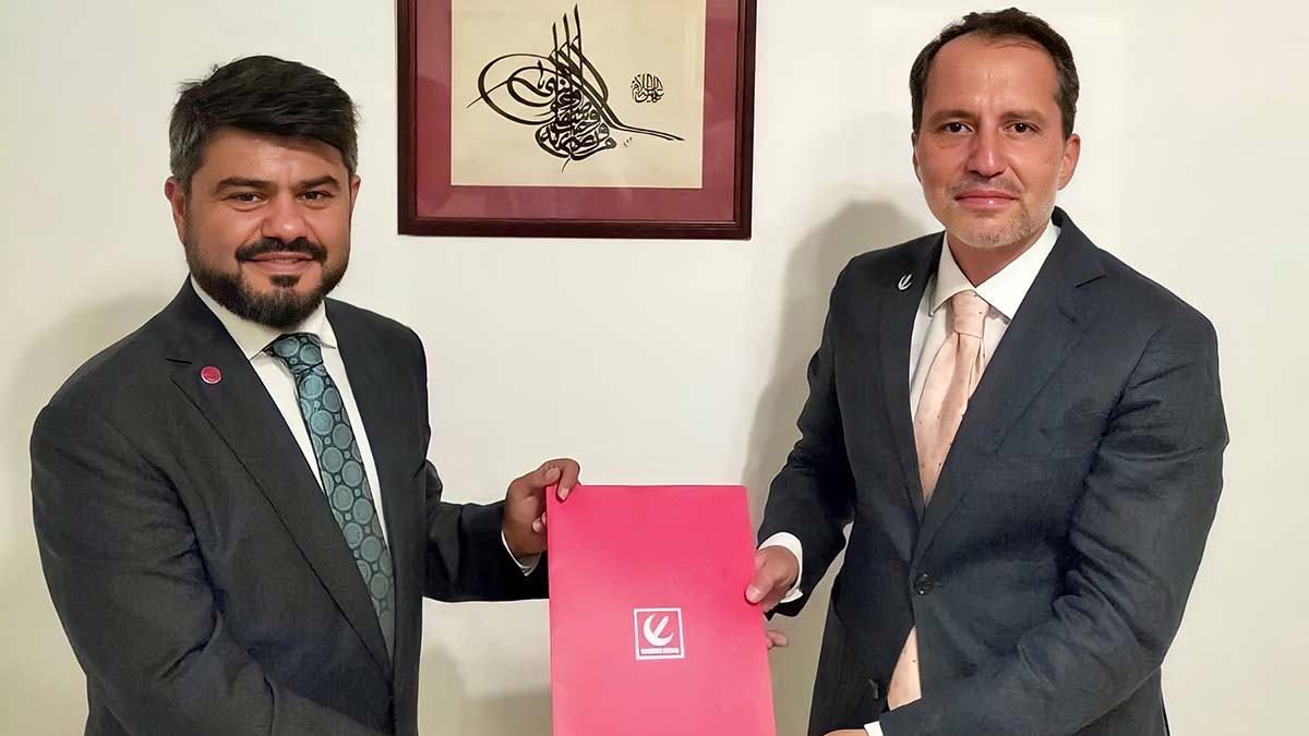 Yeniden Refah Partisi'nde bayrak değişimi