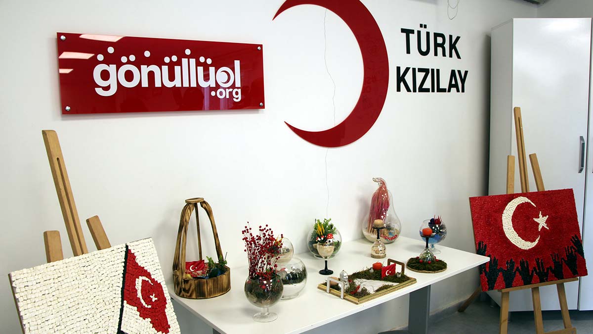 'Engelsiz Eller Mutlu Patiler' sergisi açıldı