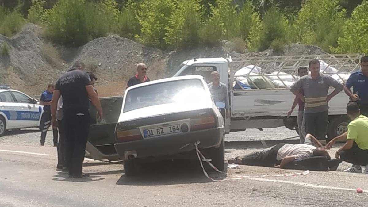 Adana feke'de kamyonet ile otomobil çarpıştı, kazada abidin i̇lhan (54) hayatını kaybetti, 3 kişi yaralandı.