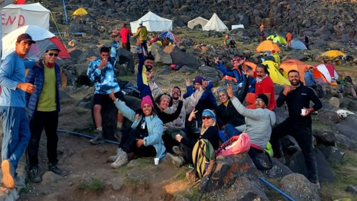 Ağrı Dağı'na tırmanan 450 dağcı aynı günde zirve yaptı