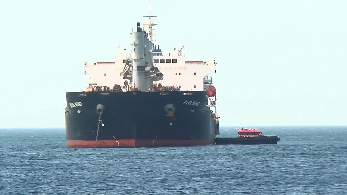 Ahırkapı'da bekleyen tahıl yüklü gemilerde denetim başladı