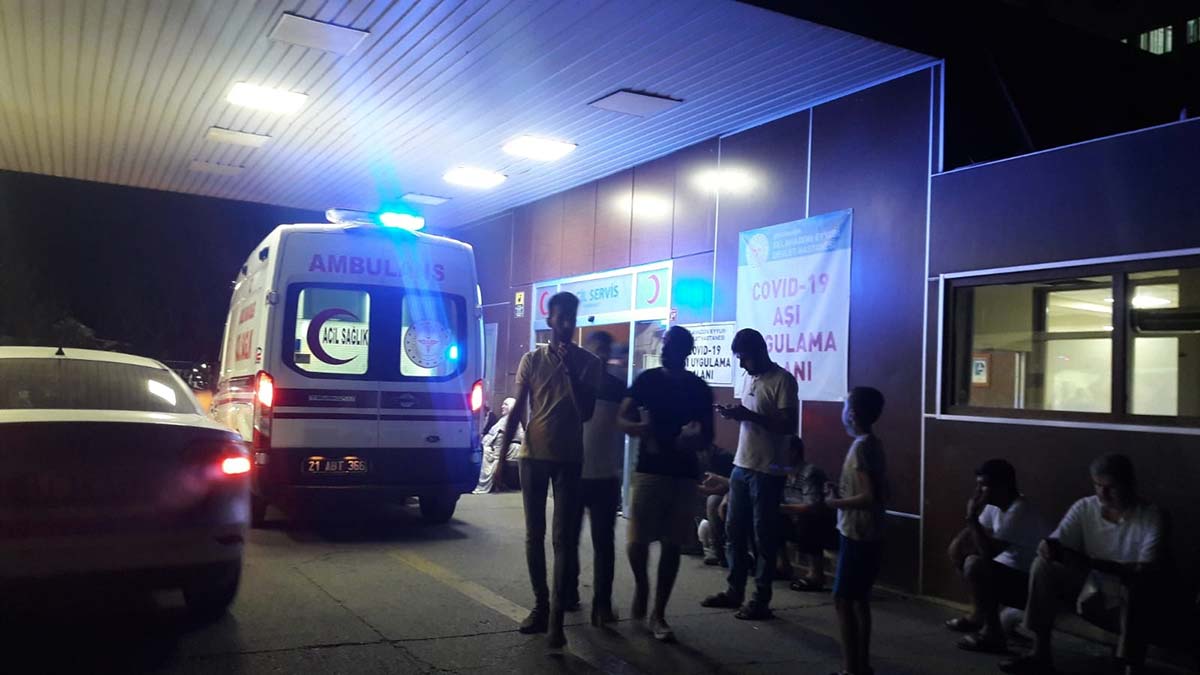 Diyarbakır'da taşlı sopalı kavga; 5 yaralı