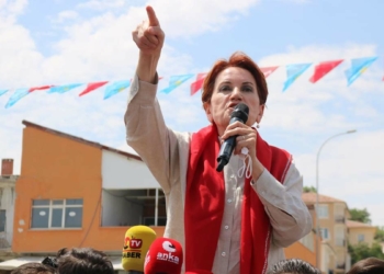 Siyasetçinin görevi çözüm üretmektir