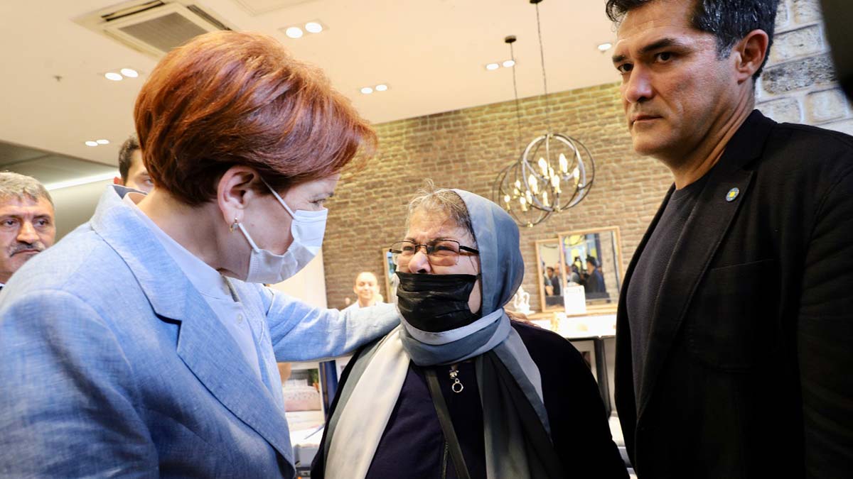 Akşener Arnavutköy'de esnafı dinledi