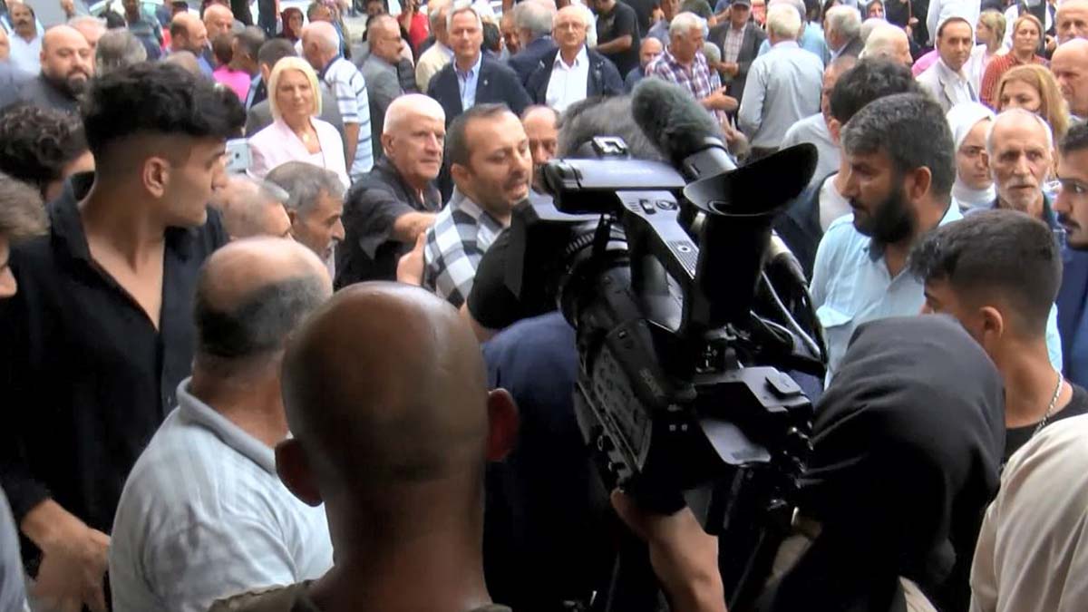 Akşener Arnavutköy'de esnafı dinledi