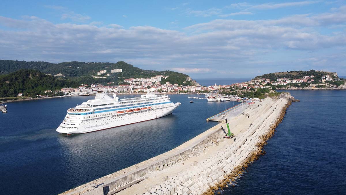 Amasra'ya ilk kruvaziyer geldi