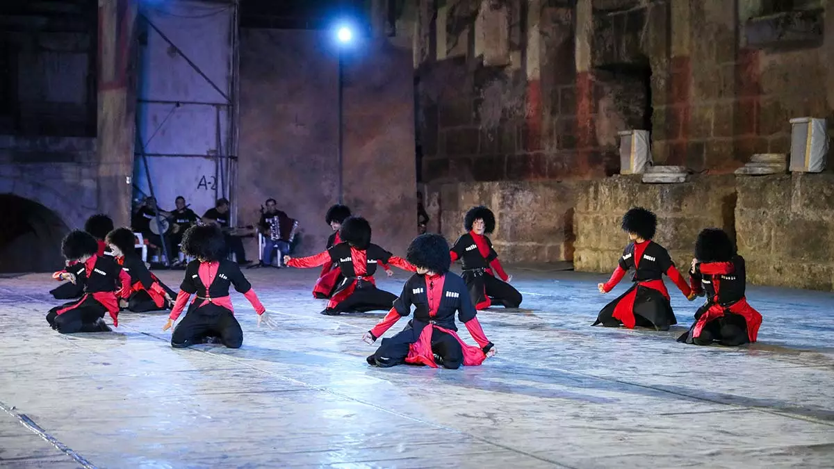 Anadolu ateşi'ne gürcistanlı dans topluluğu eşlik etti