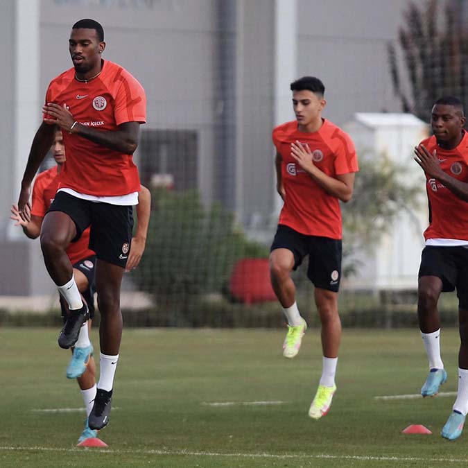 Antalyaspor'da 3 oyuncu forma giyemeyecek