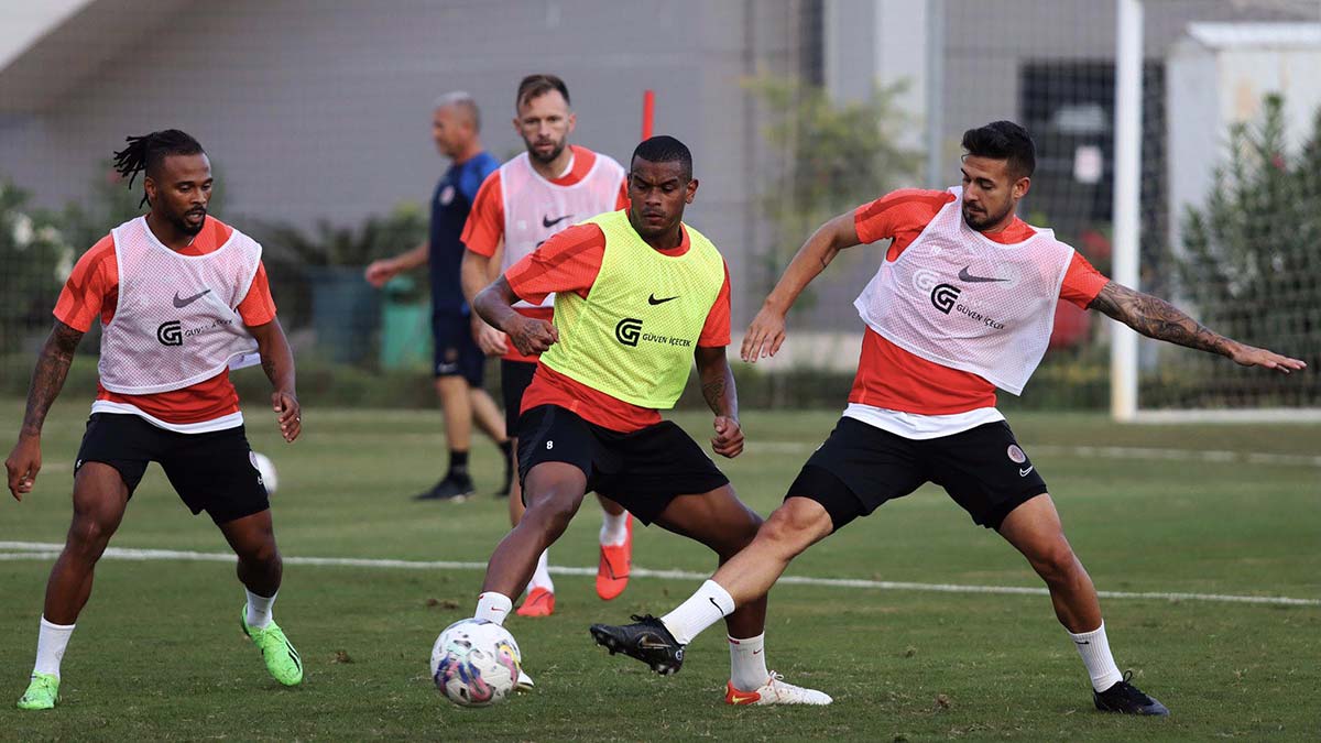 Antalyaspor'da 3 oyuncu forma giyemeyecek