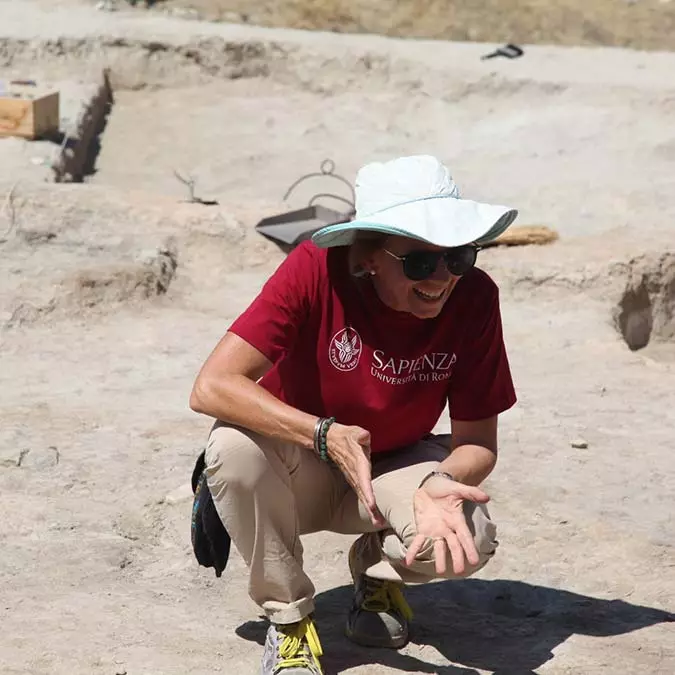 Malatya'da unesco dünya kültür mirası listesi'ne giren arslantepe höyüğü'nde kazı çalışmaları yeniden başladı.