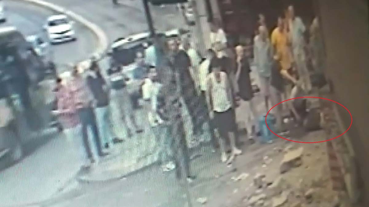 Bağcılar'da balkon çöktü; 1 işçi öldü