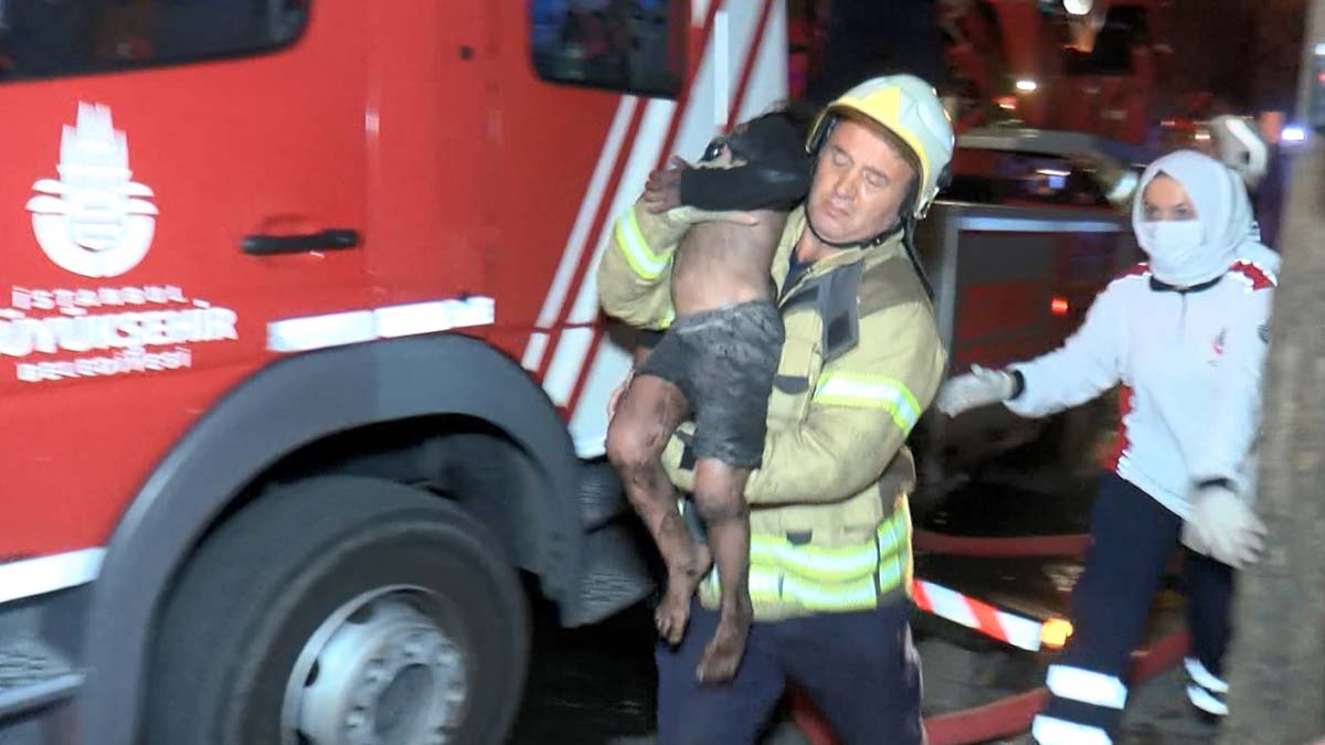 Bağcılar'da çıkan yangında can pazarı