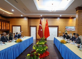 Mevlüt Çavuşoğlu Wang Yi ile görüştü