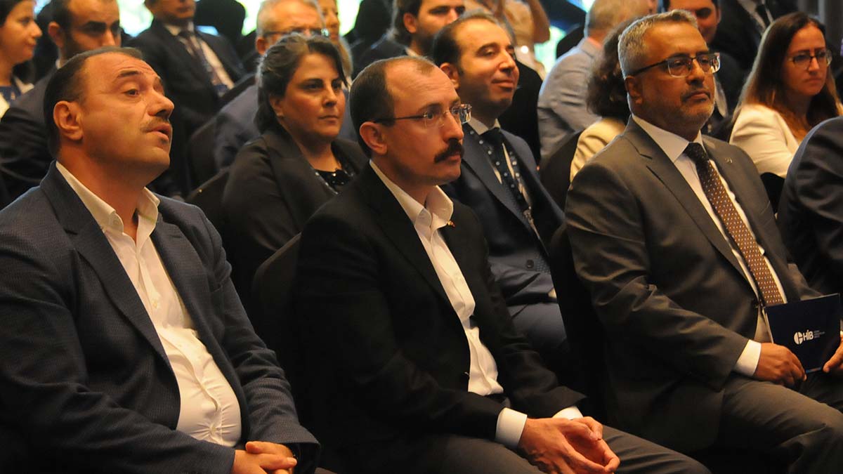 Ticaret Bakanı Mehmet Muş, "Ülkemiz, mal ihracatında olduğu gibi hizmet ihracatında da uluslararası camiada adını duyurmuş bir ülke konumundadır. Nitekim küresel ihracattan aldığımız pay, son 20 yılda 4 kattan fazla artmış. Cumhuriyet tarihinde görülmemiş seviyelere çıkmış bulunuyoruz" dedi.