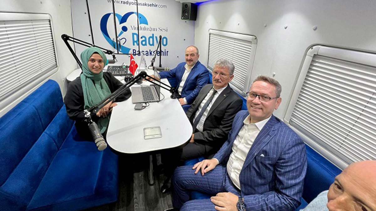 Mustafa Varank Radyo Başakşehir'e konuk oldu