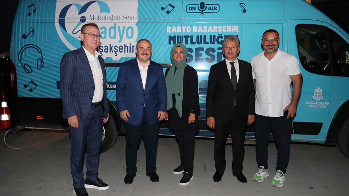 Mustafa Varank Radyo Başakşehir'e konuk oldu