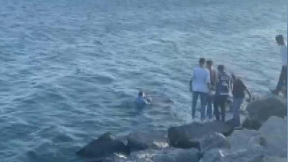 Bakırköy sahilde denize atladı; Hastaneye kaldırıldı