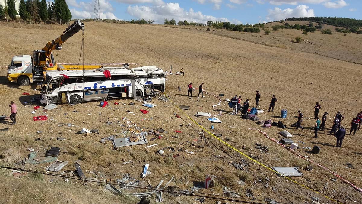 Balıkesir'de 15 kişinin öldüğü kazada kovuşturmaya yer olmadığı kararının ardından yaşanan adli süreç, anayasa mahkemesi'ne taşındı.