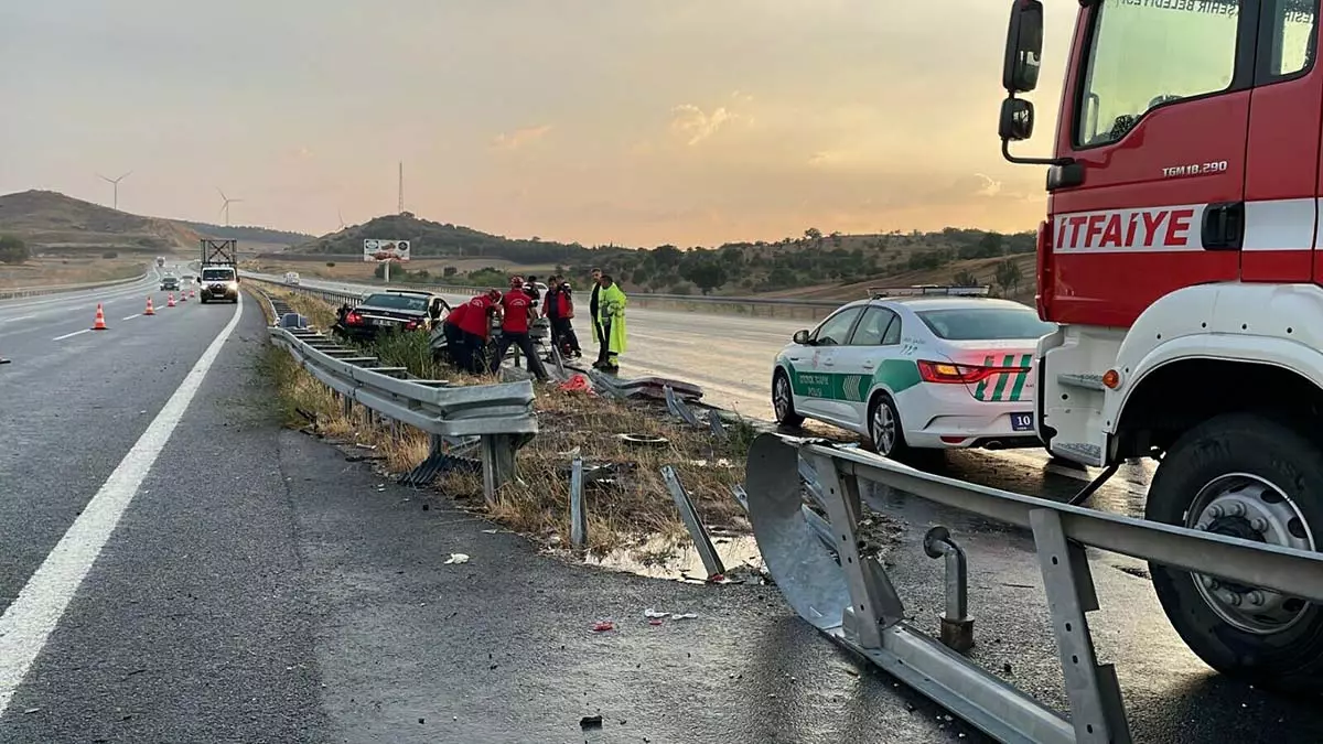 Balıkesir'deki kazada anne ve baba öldü, 2 çocuk yaralandı