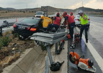 Balıkesir'deki kazada anne ve baba öldü, 2 çocuk yaralandı