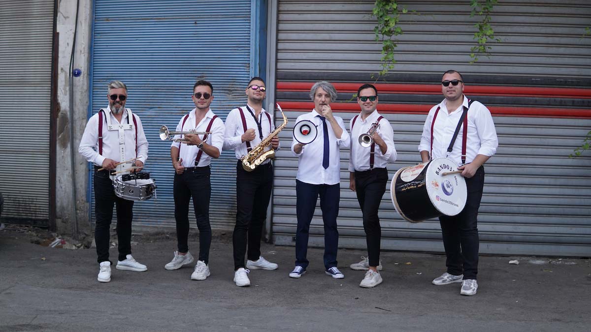 Balkan enstrümanlarıyla hazırlanan ‘Öpçem Valla’ teklisi yayınlandı