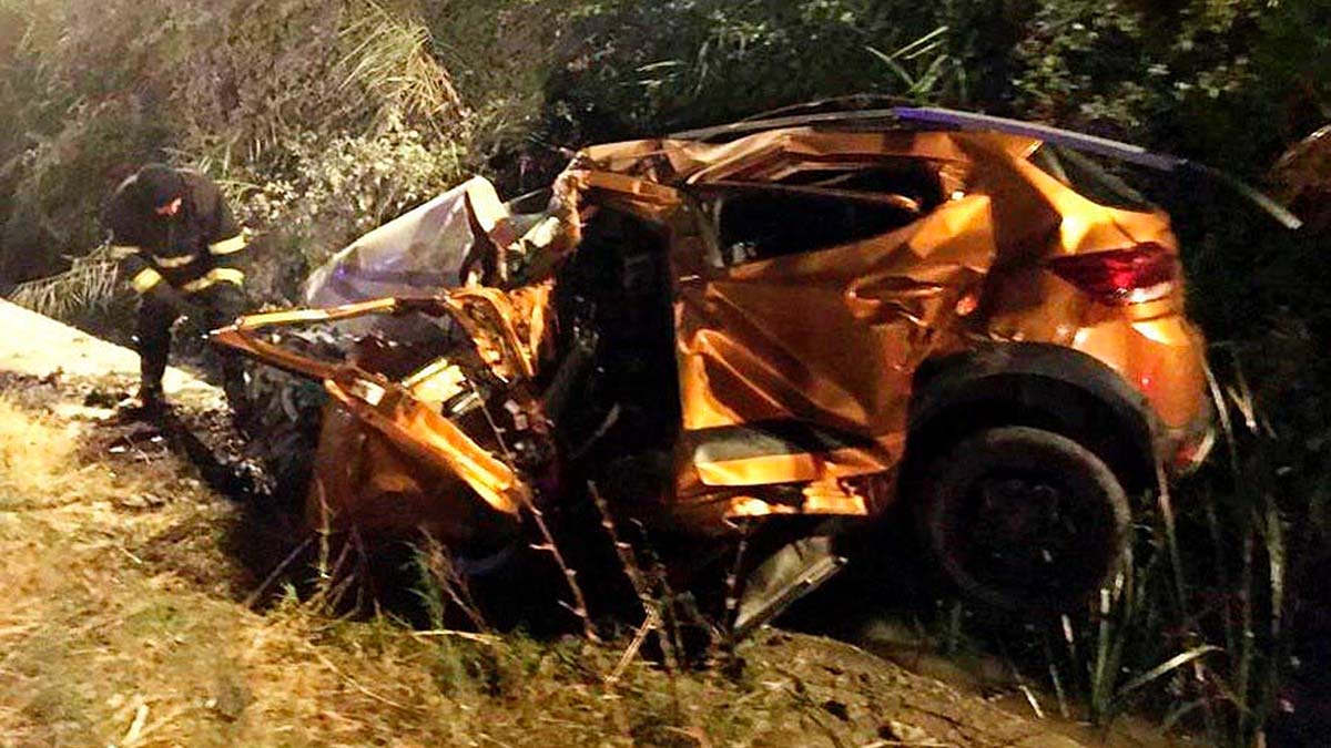 Bariyerlere çarpan otomobilin sürücüsü öldü