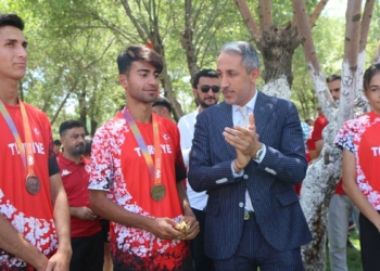 Batmanlı şampiyonlar ve antrenörleri ödüllendirildi