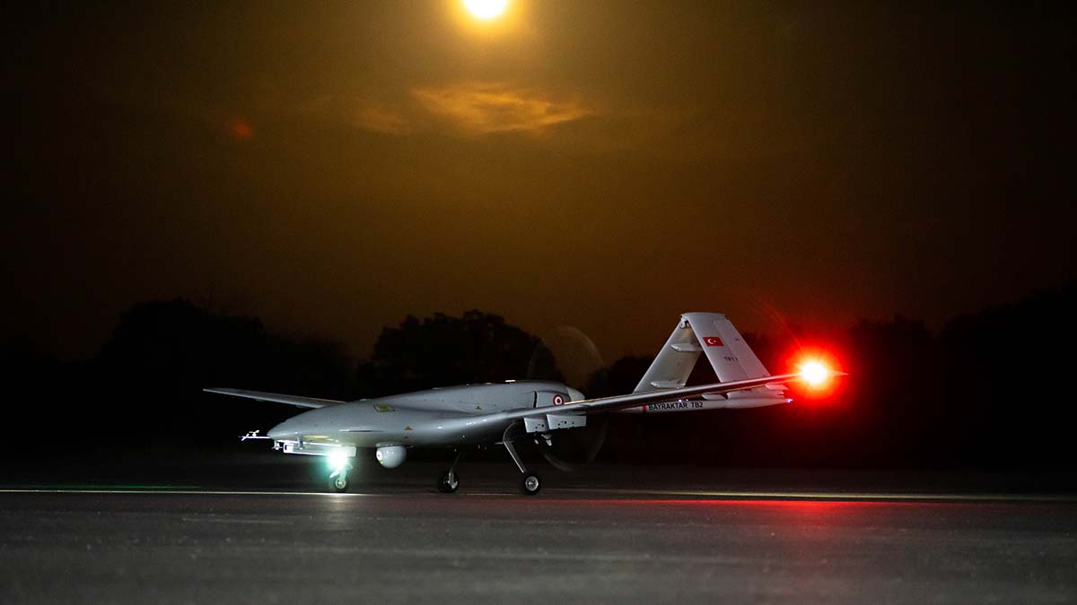 Silahlı İnsansız Hava Aracı (SİHA) Bayraktar TB2 500 bin uçuş saatini tamamlayarak, gökyüzünde yarım milyon saati aşarak en uzun süre görev yapan milli hava aracı oldu.