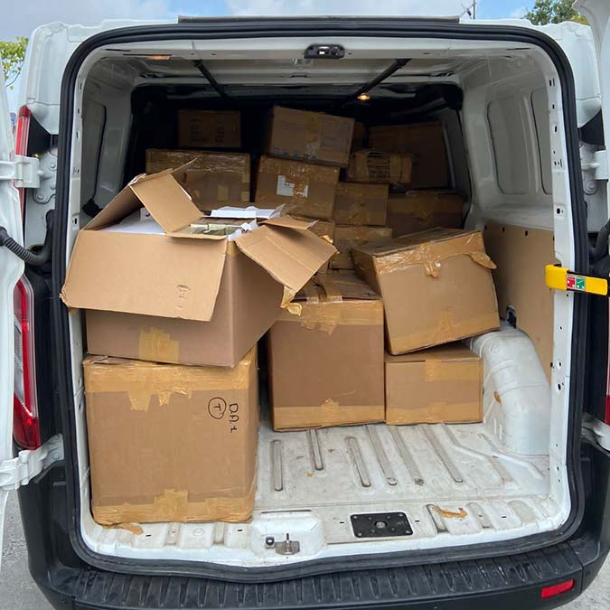 Bayrampaşa'da kaçak parfüm operasyonu