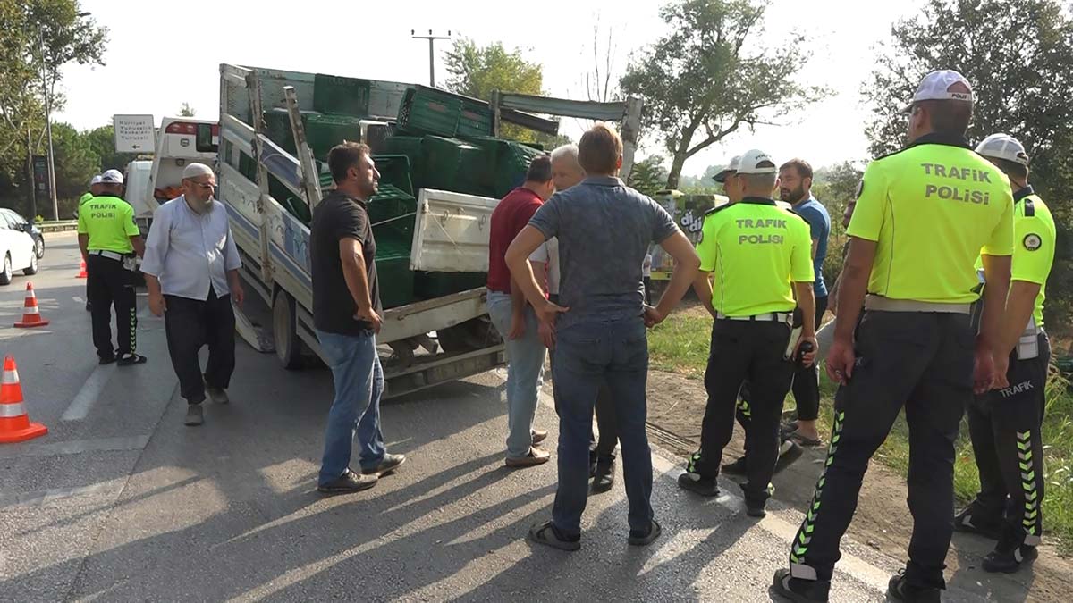 Bursa'da belediye otobüsü kamyonete çarptı; 21 yaralı