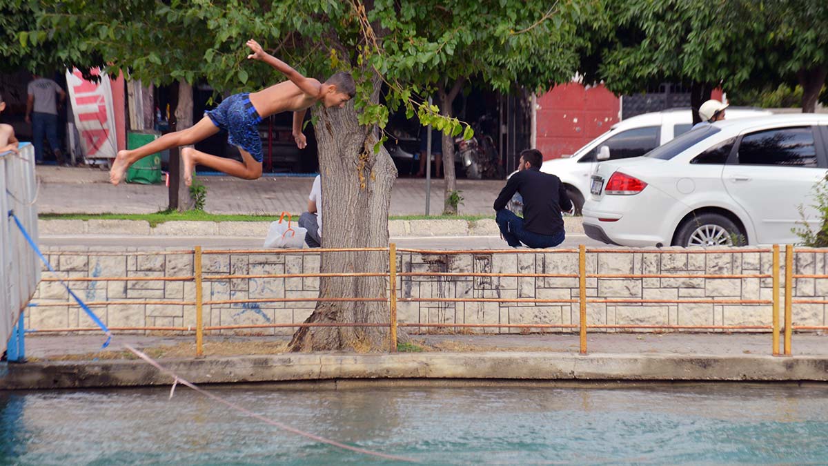 Türkiye’nin kavurucu sıcaklarıyla ünlü kentlerinden adana, gaziantep ve diyarbakır’da bu yaz sezonunda da boğulma vakaları arttı uzmanlar uyardı.