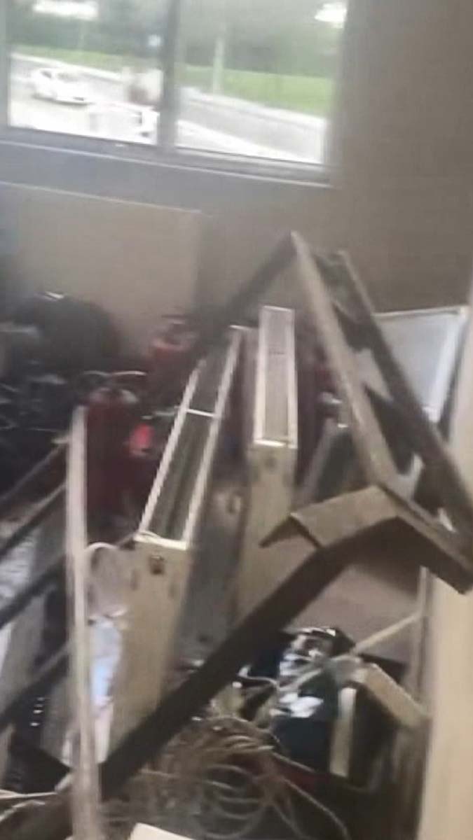 Beyoğlu'nda, kentsel dönüşüm için boşaltılan binaya giren hurdacı, malzeme çalarken bina sahiplerine yakalandı.