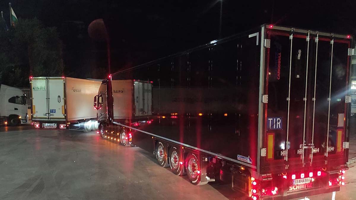 Bulgaristan'daki laboratuvar krizi çözüldü, binlerce Türk TIR'ı, Ticaret ve Dışişleri bakanlıklarının devreye girmesi ile yola çıktı.