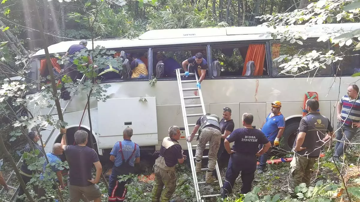 Bursa'da tur otobüsü devrildi; 5 ölü 36 yaralı