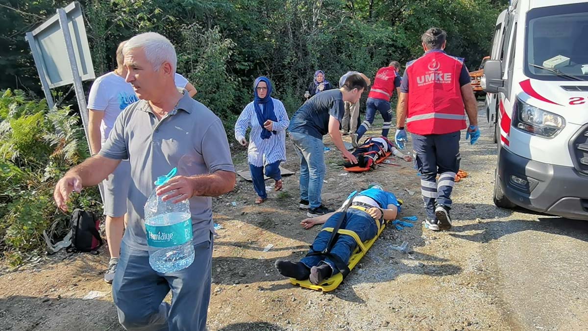 Bursa'da tur otobüsü devrildi; 1 ölü 46 yaralı